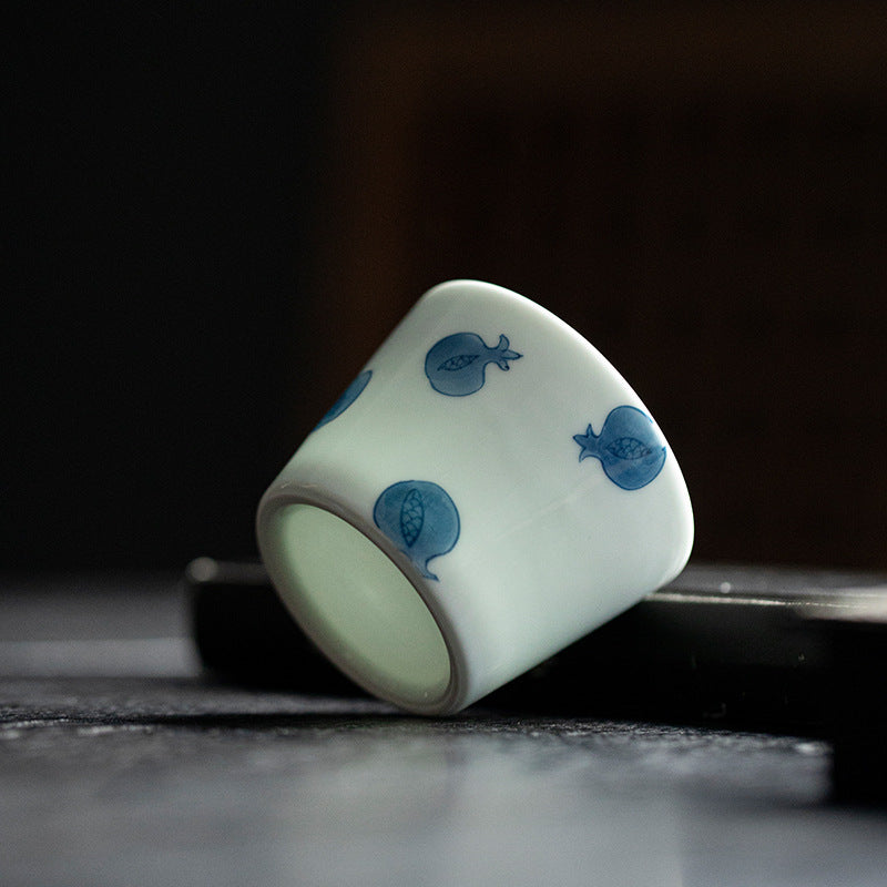Blue and white hand-painted pomegranate household tea cup, single retro tasting cup, Kung Fu tea