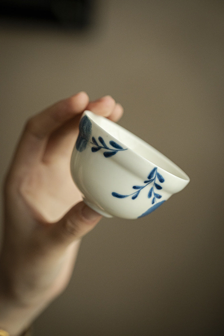 Blue and white hand drawn embroidered ball flower master cup, creative gourd tea cup, handmade ceramic tea cup, single cup for home use