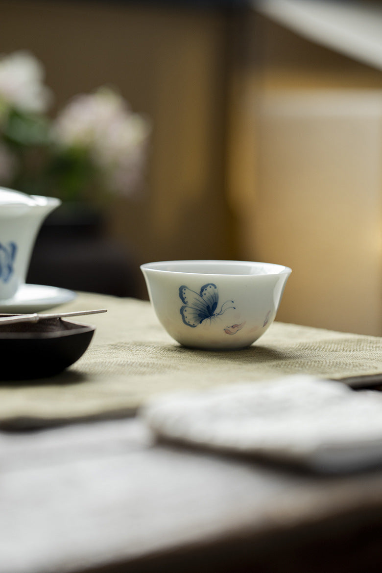 White porcelain, blue and white hand-painted butterfly tea cup, tea tasting cup, Kung Fu tea set, single cup