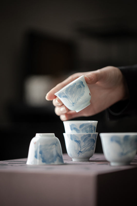 Underglaze color blue and white hand-painted cabbage tea cup, home tea cup, master cup, Kung Fu tea set, drinking tea cup