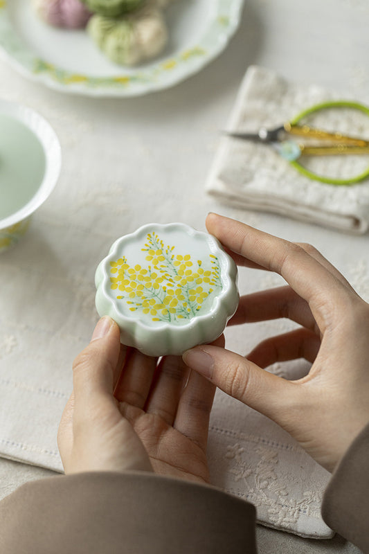 Ceramic creative cover hand-painted rapeseed flower cover bowl, teapot holder, heat-resistant tea holder, tea ceremony accessories, flower pattern