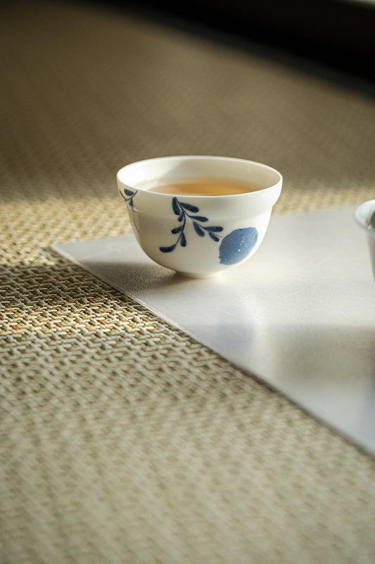 Blue and white hand drawn embroidered ball flower master cup, creative gourd tea cup, handmade ceramic tea cup, single cup for home use