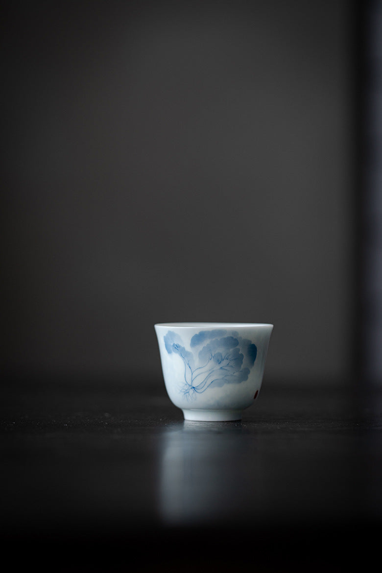 Underglaze color blue and white hand-painted cabbage tea cup, home tea cup, master cup, Kung Fu tea set, drinking tea cup
