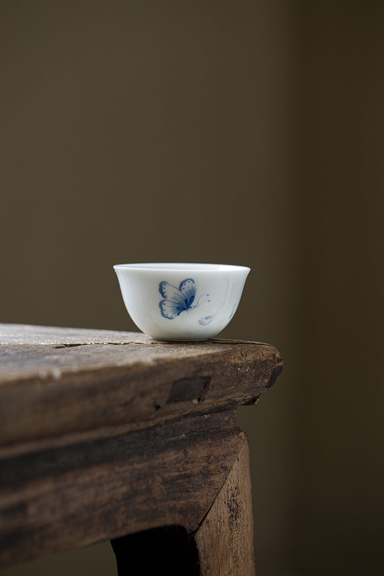 White porcelain, blue and white hand-painted butterfly tea cup, tea tasting cup, Kung Fu tea set, single cup