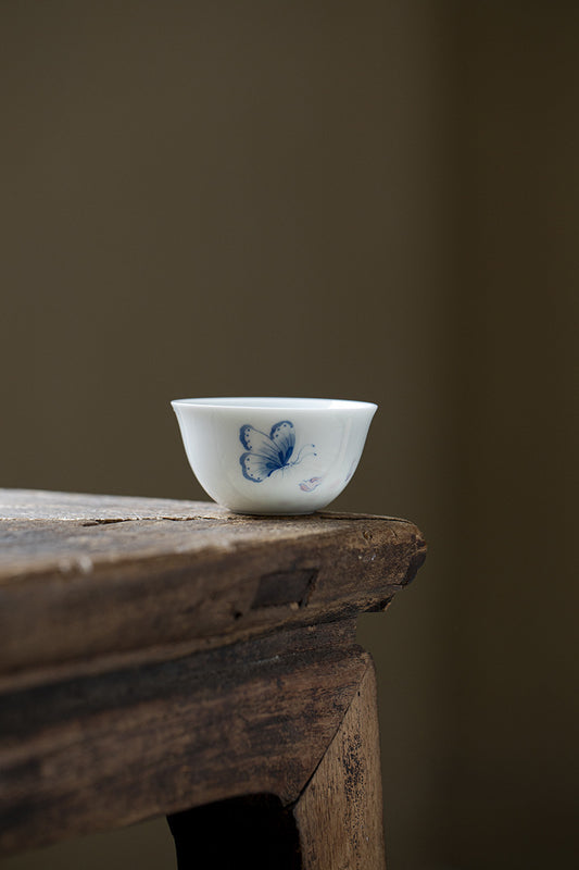 White porcelain, blue and white hand-painted butterfly tea cup, tea tasting cup, Kung Fu tea set, single cup