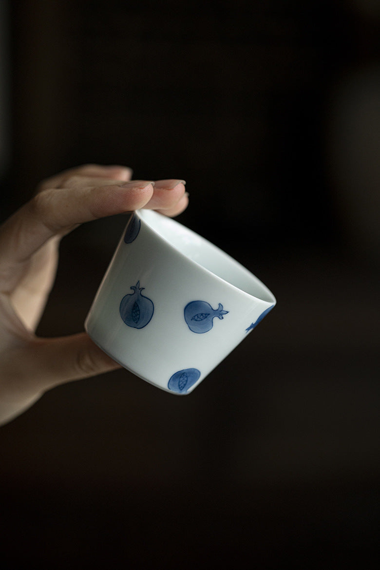 Blue and white hand-painted pomegranate household tea cup, single retro tasting cup, Kung Fu tea