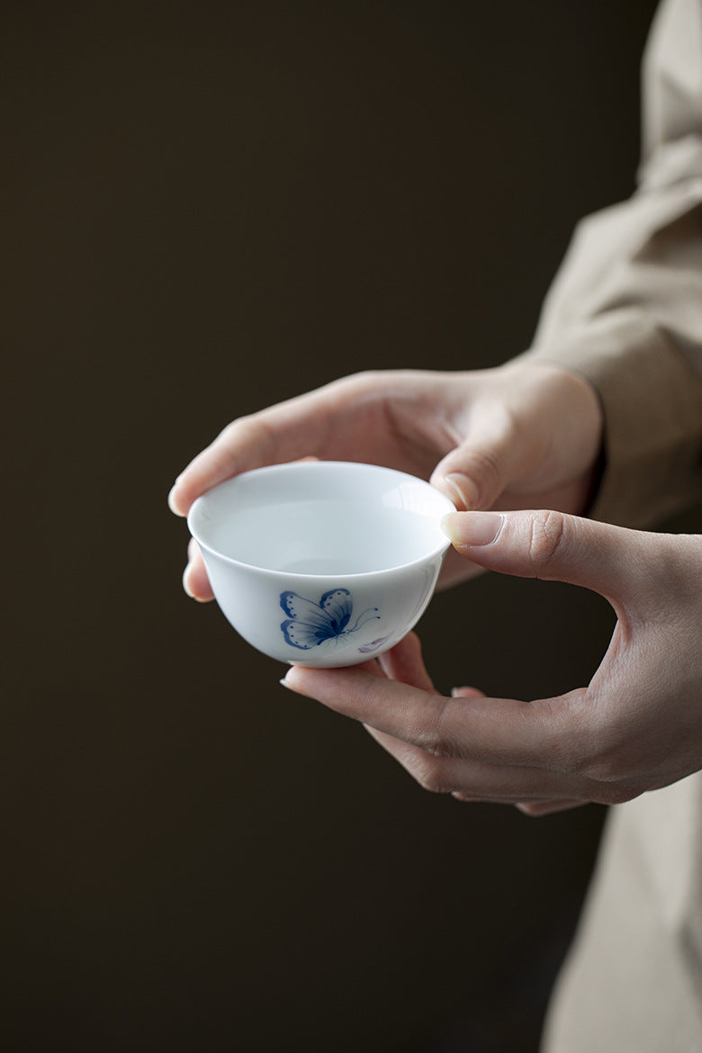 White porcelain, blue and white hand-painted butterfly tea cup, tea tasting cup, Kung Fu tea set, single cup