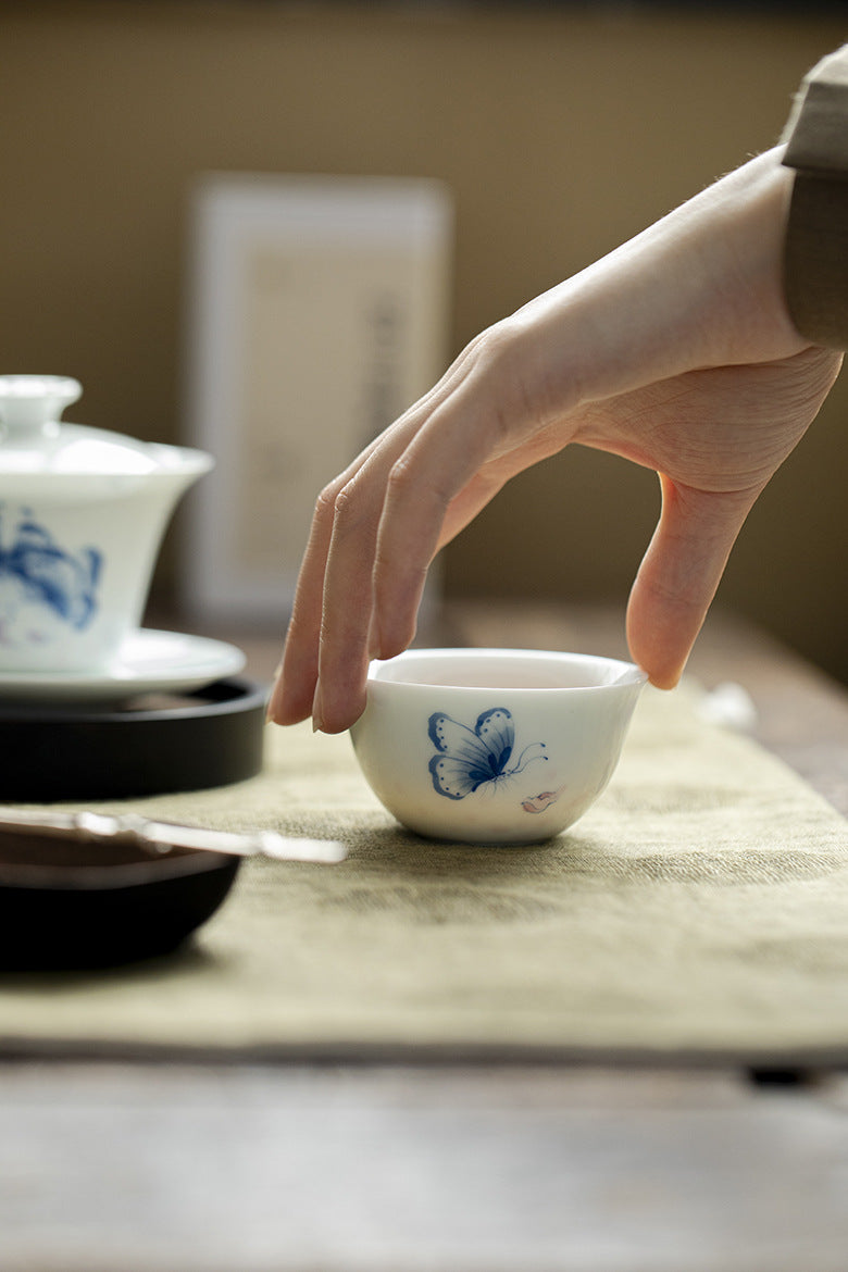 White porcelain, blue and white hand-painted butterfly tea cup, tea tasting cup, Kung Fu tea set, single cup