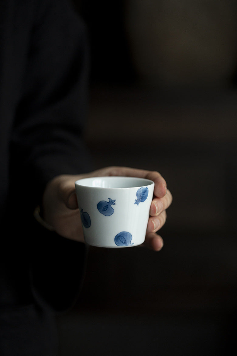 Blue and white hand-painted pomegranate household tea cup, single retro tasting cup, Kung Fu tea