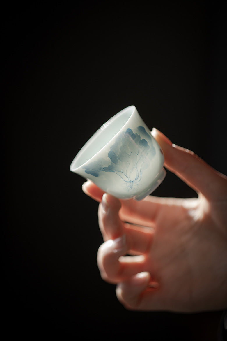 Underglaze color blue and white hand-painted cabbage tea cup, home tea cup, master cup, Kung Fu tea set, drinking tea cup