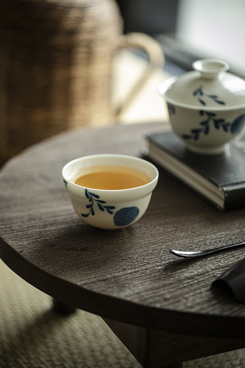 Blue and white hand drawn embroidered ball flower master cup, creative gourd tea cup, handmade ceramic tea cup, single cup for home use