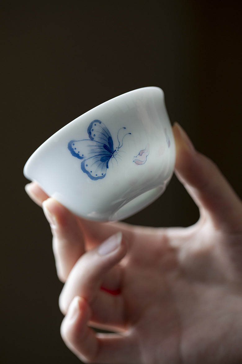 White porcelain, blue and white hand-painted butterfly tea cup, tea tasting cup, Kung Fu tea set, single cup
