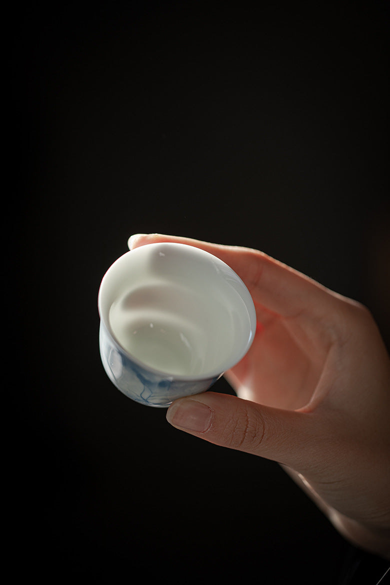Underglaze color blue and white hand-painted cabbage tea cup, home tea cup, master cup, Kung Fu tea set, drinking tea cup