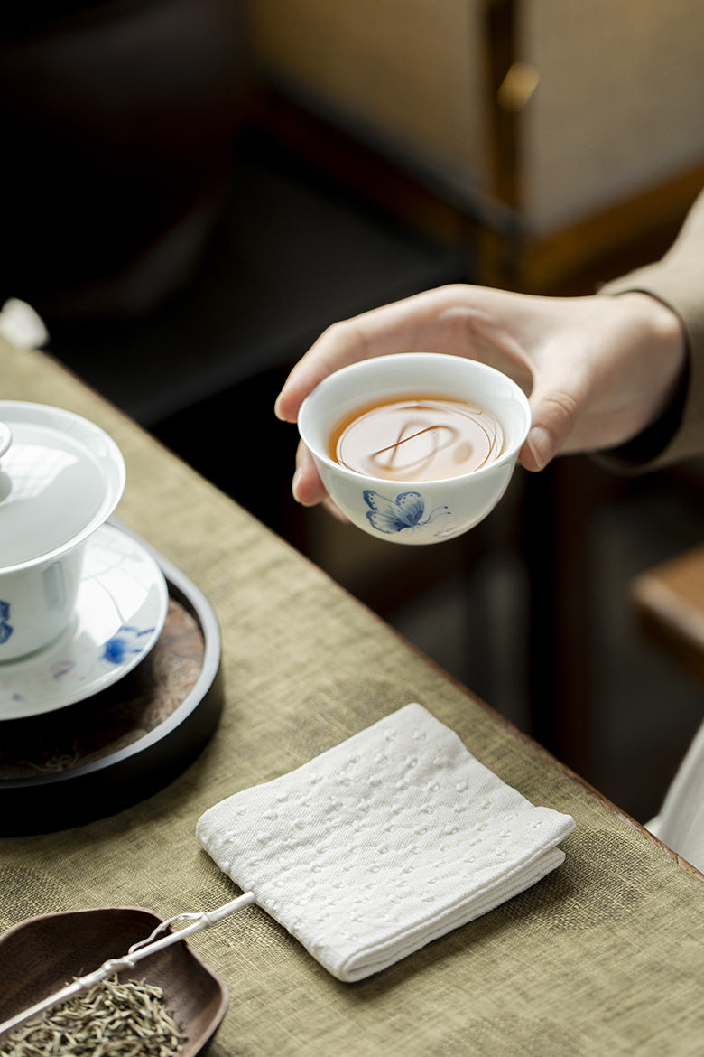 White porcelain, blue and white hand-painted butterfly tea cup, tea tasting cup, Kung Fu tea set, single cup