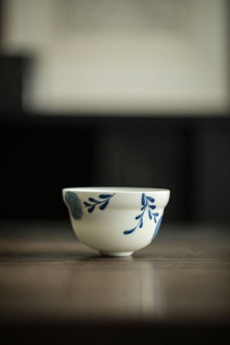 Blue and white hand drawn embroidered ball flower master cup, creative gourd tea cup, handmade ceramic tea cup, single cup for home use